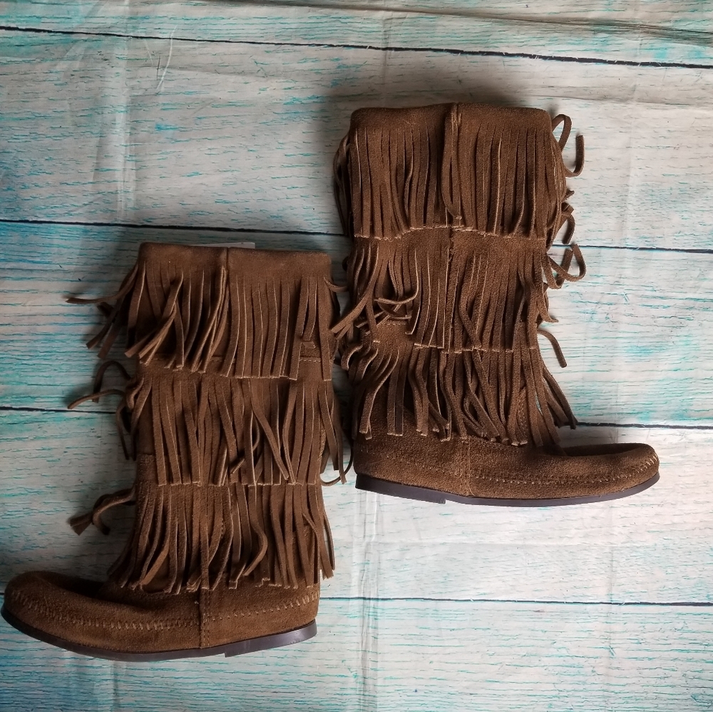 Minnetonka three layer brown boots size 6